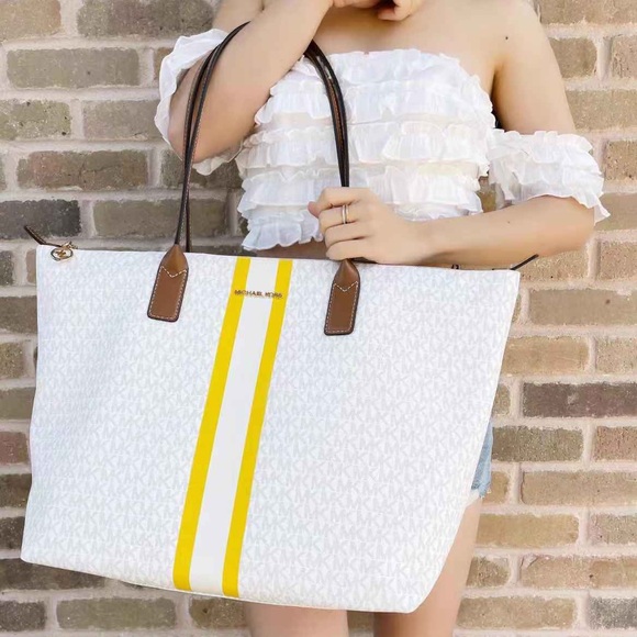 Gaby’sBags💕NWT Michael Kors Tote - Picture 3 of 4